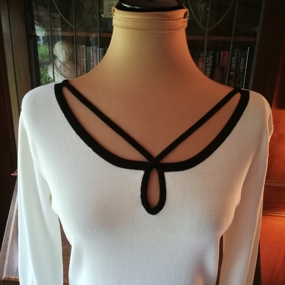White Knit Top with Black Accents - Size Large - Picture 6 of 7